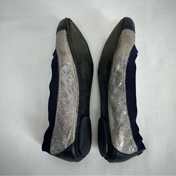 Tory Burch Size 7.5 Navy Blue and Distressed Silver Leather Flats - Picture 5 of 13